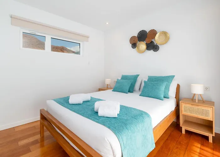 Villa Ereza Royal Family Hoopoe-1